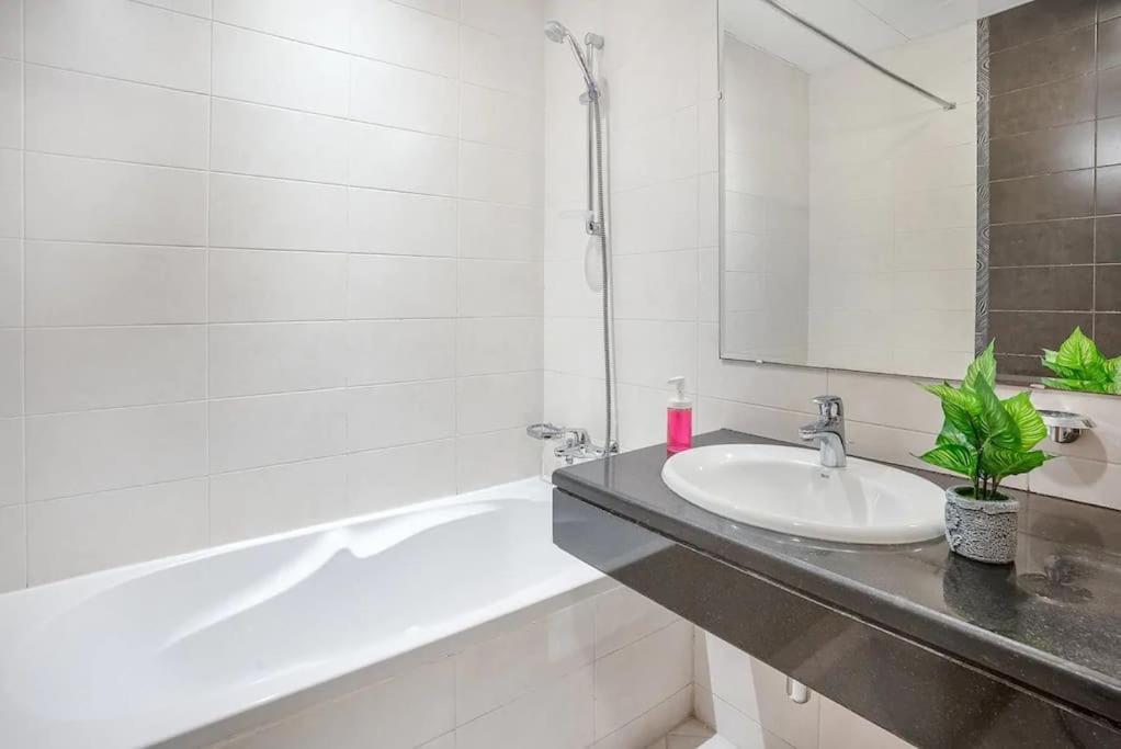 Best 2 Bedroom Apartment Beach Front Abou Dabi Extérieur photo